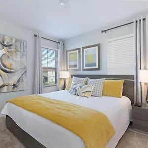 Holiday home 8012 Oak Shadow Court At Solterra, Davenport