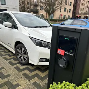 Vick's House With Parking And Ev Chrgr , Uxbridge United Kingdom